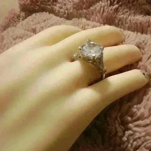 Elegant Silver Women's Ring - Picture 10 of 13